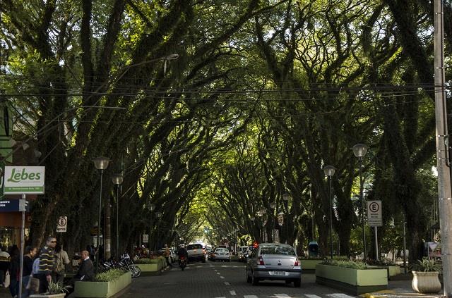 Rua Marechal Floriano de Santa Cruz recebe melhorias nesta noite