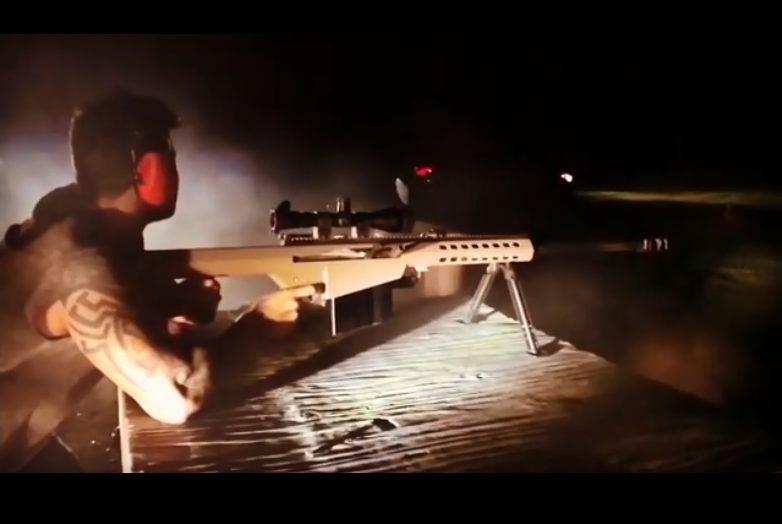 Gusttavo Lima grava vídeo para esclarecer polêmica com armas de fogo