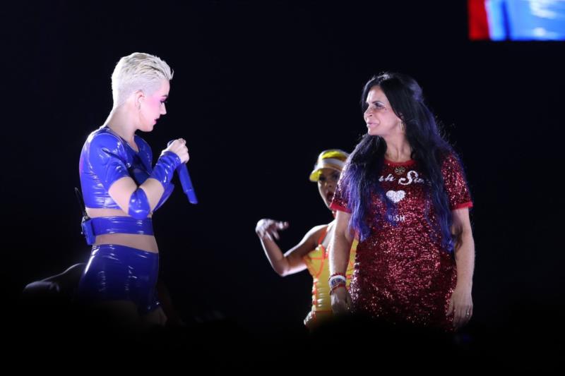 Caminhão de Katy Perry sofre tentativa de assalto no Rio