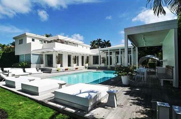 Shakira coloca mansão na Flórida à venda por 43 milhões de reais