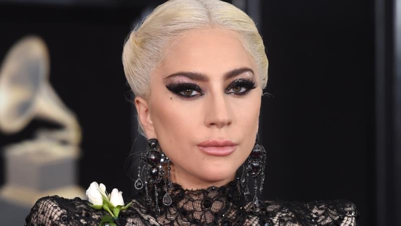 Lady Gaga lançará linha de maquiagem