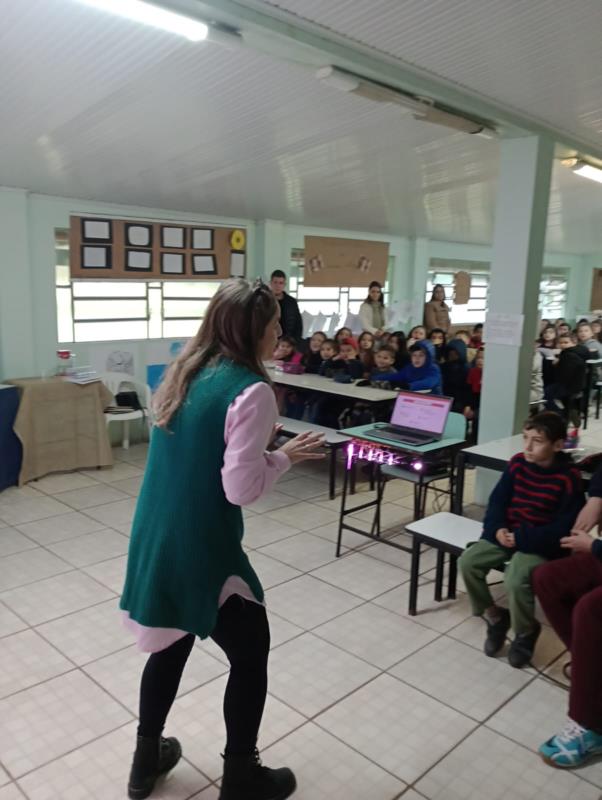 Bibliotecária do IMI participa de evento literário