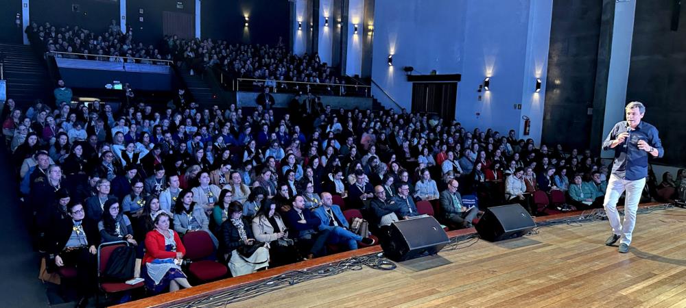 Palestra "Os desafios da educação em tempos de IA", com o professor e escritor Marcos Raggazzi