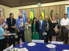 Jantar festivo para celebrar a parceria entre os Clubs de Rotary